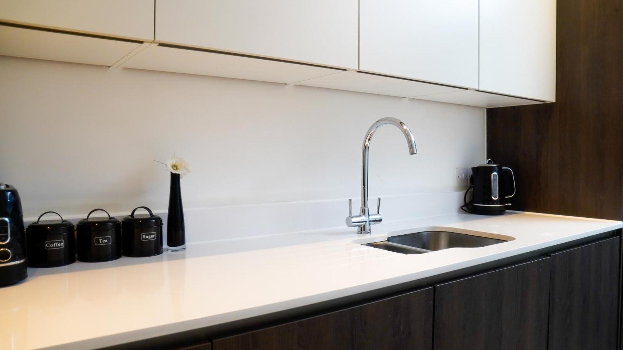 Manchester City Centre Apt With Balcony & Free Parking - Including Free 1-Hour Late Check-Out For Bookings On The 29Th 31St May, Justeat Voucher For 2-Night Stays Minimum! Buitenkant foto