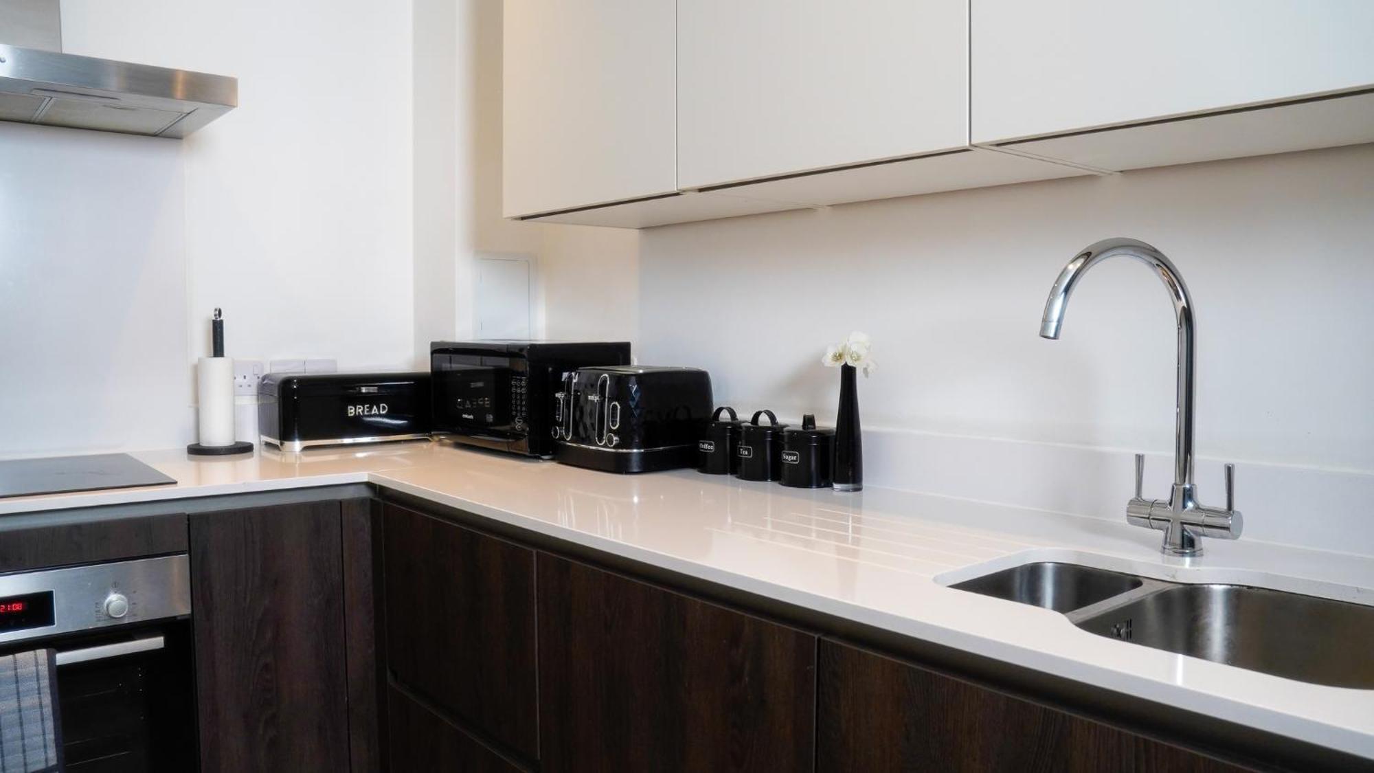 Manchester City Centre Apt With Balcony & Free Parking - Including Free 1-Hour Late Check-Out For Bookings On The 29Th 31St May, Justeat Voucher For 2-Night Stays Minimum! Buitenkant foto